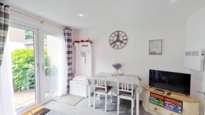 44 Strawberry Hill, Tolroy Manor